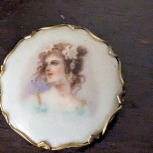 Vintage Gold-Trimmed Cameo Brooch